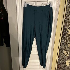 lululemon size 6 joggers